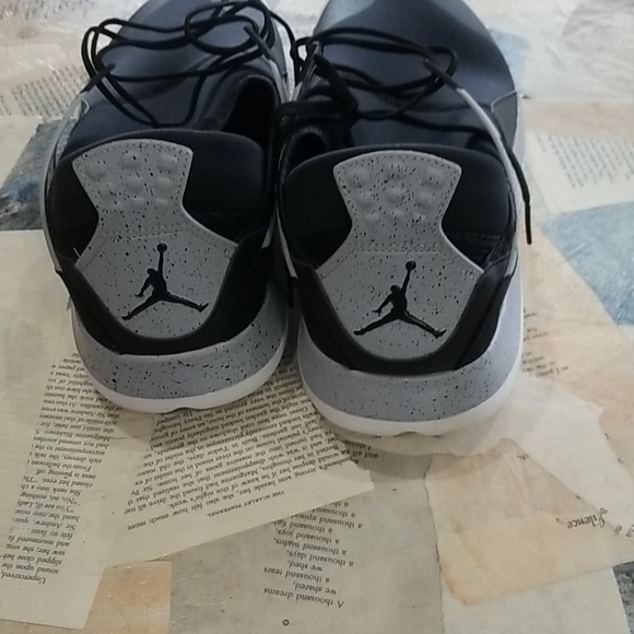 Sneakers - Picture 2 of 4